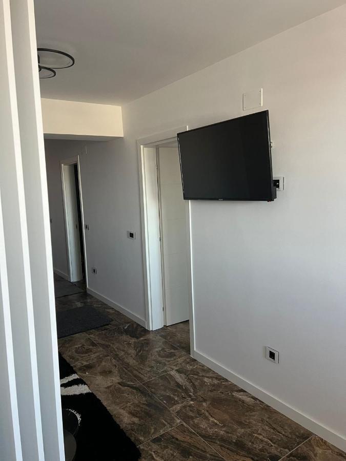 Apartament Bloc Nou - Self Check In - Free Parking Krajowa Zewnętrze zdjęcie
