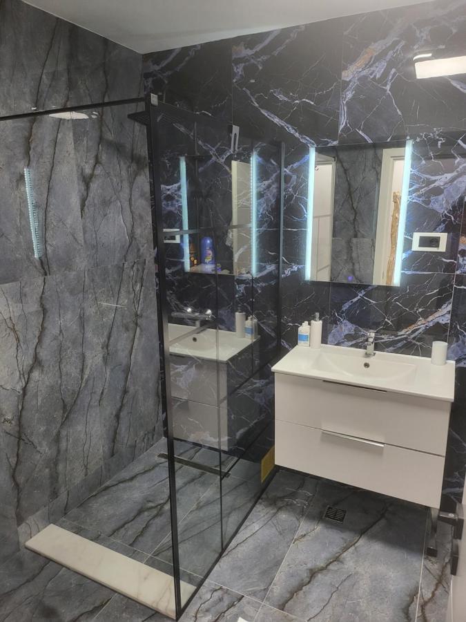 Apartament Bloc Nou - Self Check In - Free Parking Krajowa Zewnętrze zdjęcie